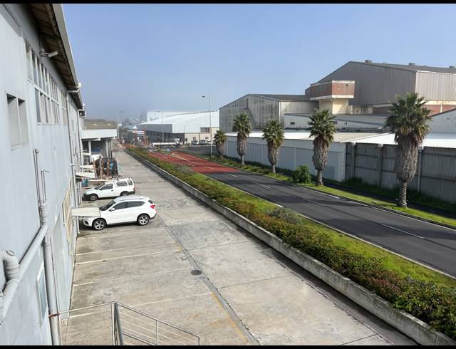 650M² WAREHOUSE TO LET IN PAARDEN EILAND